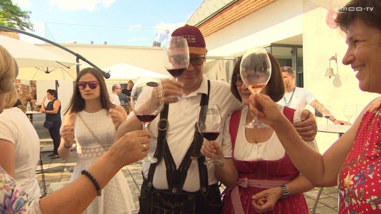 In zwei Tagen startet das Rotweinfestival ansehen
